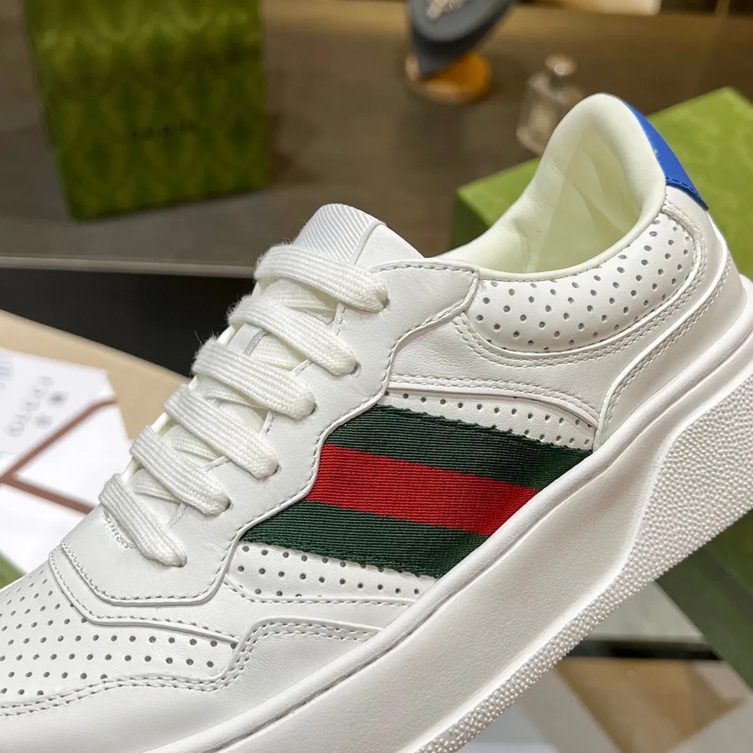 👟👟Ex-factory price 480👟👟 Women's Shoes Women's Clothing Gucci - the new Chunky B series lightweight soft thick sole sports series! G's couple's white shoes, Gucci counter style, Gucci catwalk style! The style design is light, luxurious and retro...thick sole increases height...similar to an upgraded version of classic white shoes! Original customized cowhide fabric (classic old floral fabric, perforation, embossing process), cowhide lining, original foam lightweight outsole, GG Logo on the heel, 4cm thick sole, classic Gucci webbing... Women's 35-40/Men's 38-44 (full size)